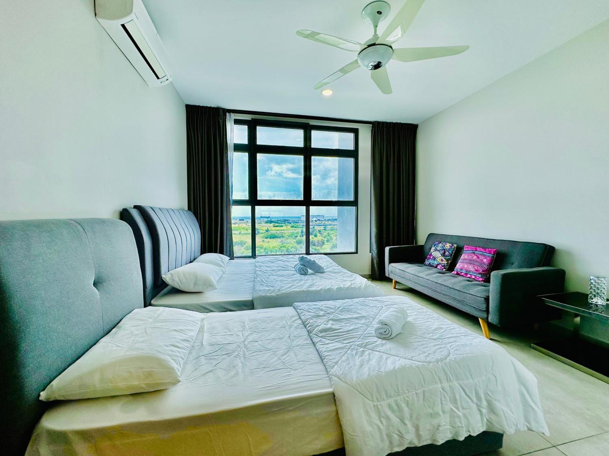 Atlantis Residences Seaview I Poolview Free Wi-fi Parking Apartment