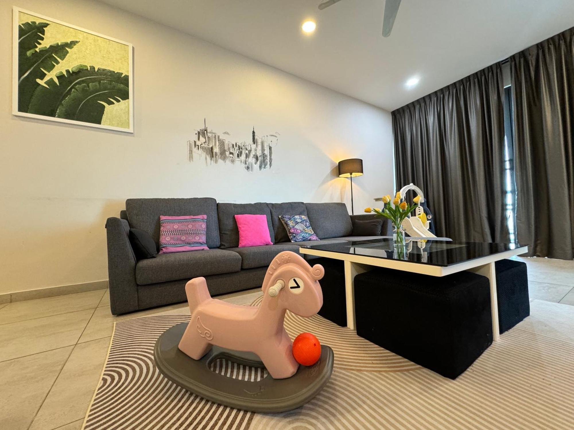 Atlantis Residences Seaview I Poolview Free Wi-fi Parking Apartment