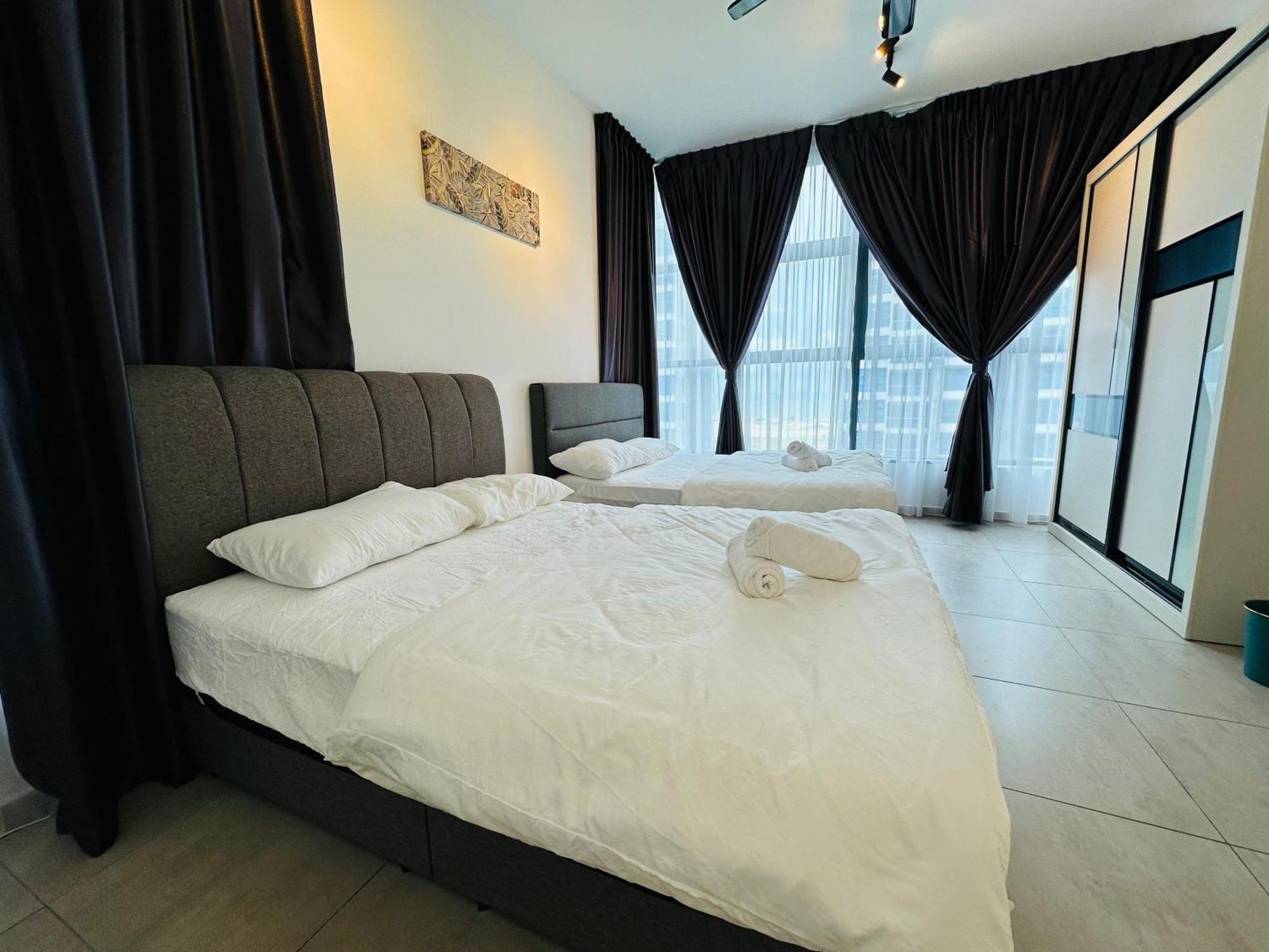 Atlantis Residences Seaview I Poolview Free Wi-fi Parking Apartment