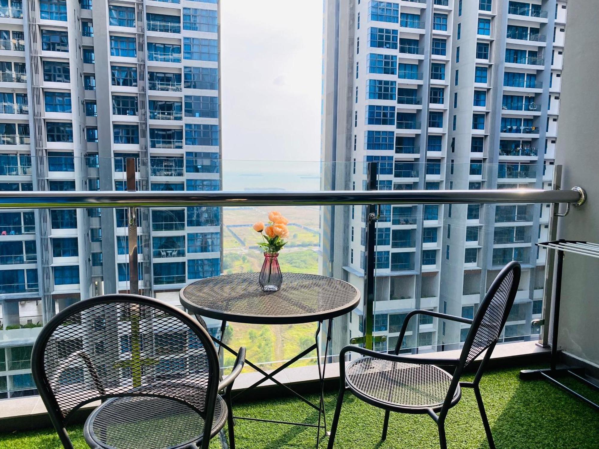 Atlantis Residences Seaview I Poolview Free Wi-fi Parking Apartment Malacca